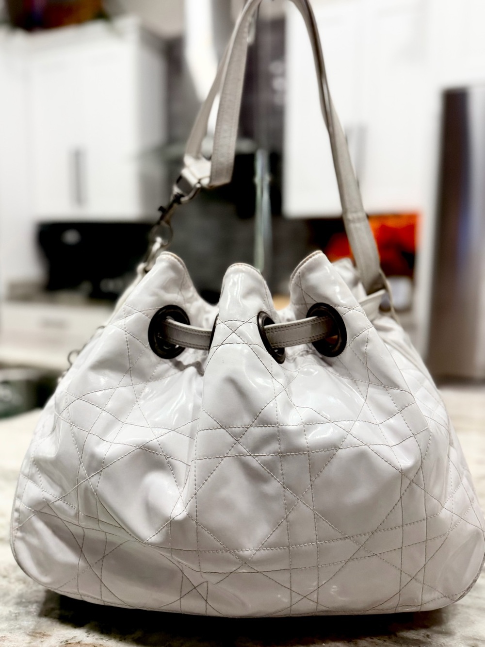 Dior Authentic White Quilted Bucket Bag with D Logo Charm - Picture 4 of 14
